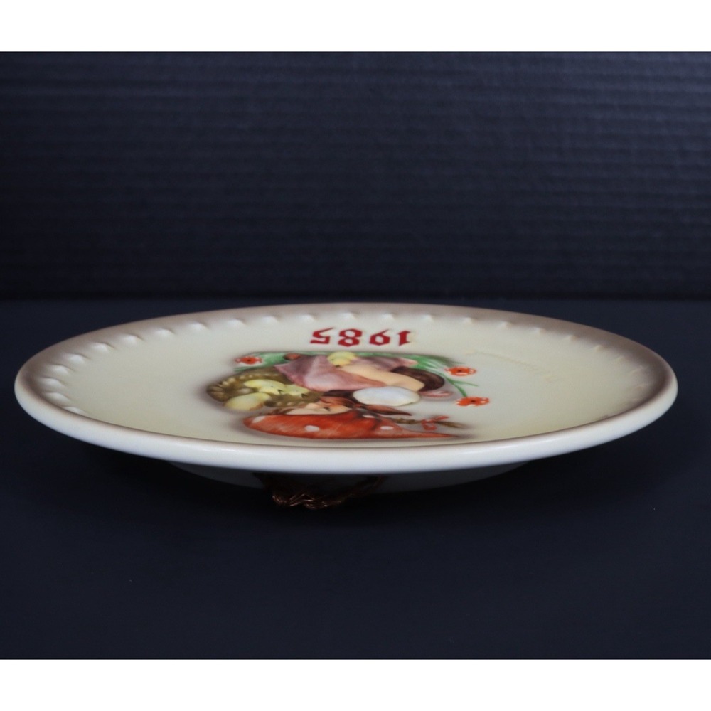 Vintage 1985 Goebel M. J. Hummel 15th Annual Plate Girl w/baby chicks W. Germany - Picture 6 of 9